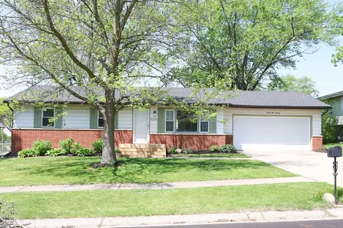 9370 Roosevelt Pl, Crown Point, IN 46307