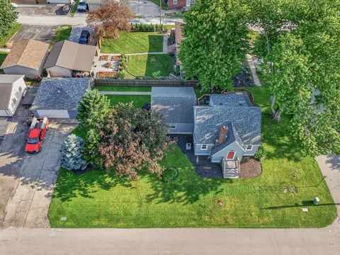 202 E 2nd St, Wanatah, IN 46390 photo 2