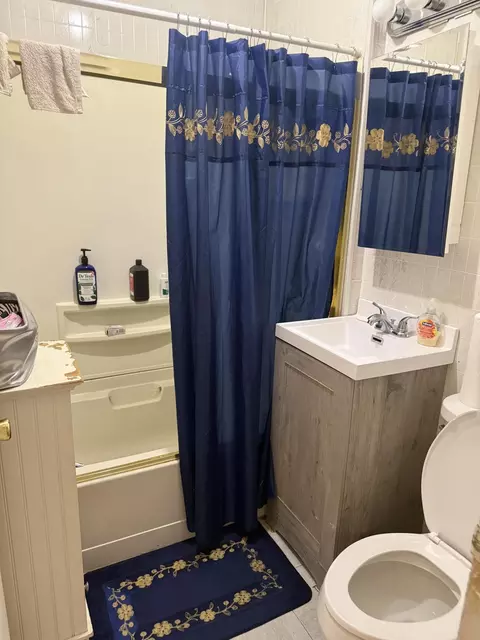Bath - 2421 Monroe St, Gary, IN 46407 photo 1 of 1