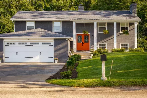 757 Ransom Rd, Valparaiso, IN 46385