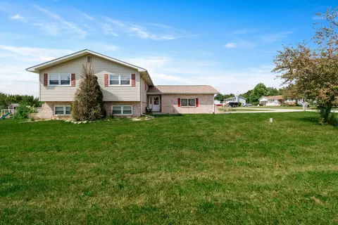 361 Sandwood Ct, Valparaiso, IN 46383