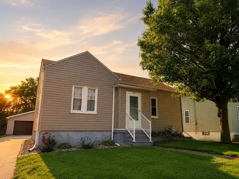 1106 Campbell St, Valparaiso, IN 46385