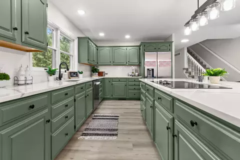 Kitchen - 9710 W Rustic Dr, De Motte, IN 46310 photo 4 of 6