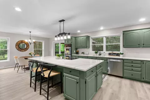 Kitchen - 9710 W Rustic Dr, De Motte, IN 46310 photo 2 of 6