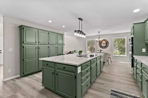 Kitchen - 9710 W Rustic Dr, De Motte, IN 46310 photo 5 of 6