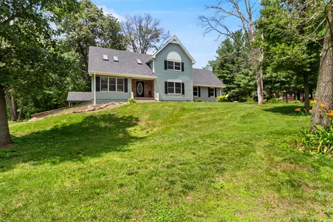 Exterior - 9710 W Rustic Dr, De Motte, IN 46310 photo 8 of 8