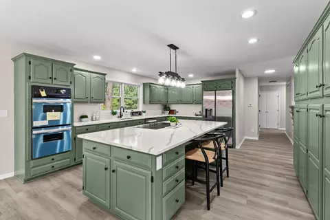 Kitchen - 9710 W Rustic Dr, De Motte, IN 46310 photo 6 of 6