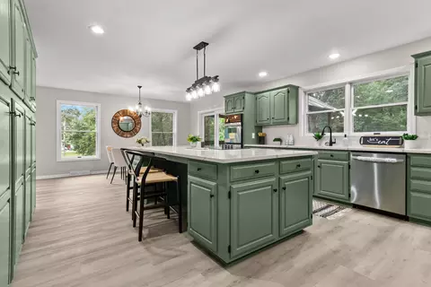 Kitchen - 9710 W Rustic Dr, De Motte, IN 46310 photo 1 of 6