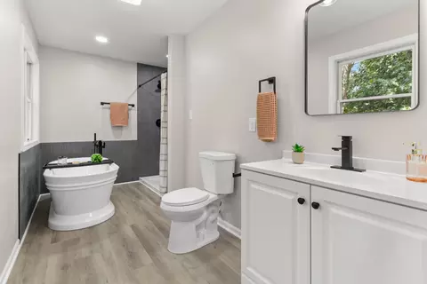Bath - 9710 W Rustic Dr, De Motte, IN 46310 photo 2 of 6