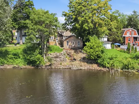 650 Water St, Hobart, IN 46342