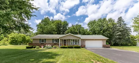 718 Forsythia St, De Motte, IN 46310