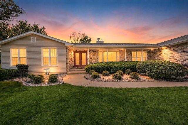 425 Rolling Meadow Dr, Valparaiso, IN 46385