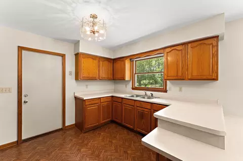 Kitchen - 9082 Estates Dr, De Motte, IN 46310 photo 2 of 5