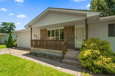 Exterior - 9082 Estates Dr, De Motte, IN 46310 photo 2 of 4