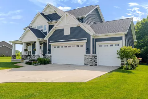 875 Farmview Dr, Valparaiso, IN 46383