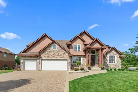 902 Kendall Ct, Crown Point, IN 46307