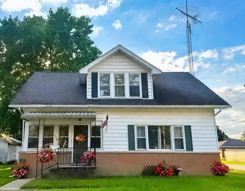 116 George St, North Judson, IN 46366