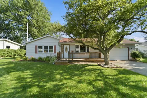 1402 Wood St, Valparaiso, IN 46383