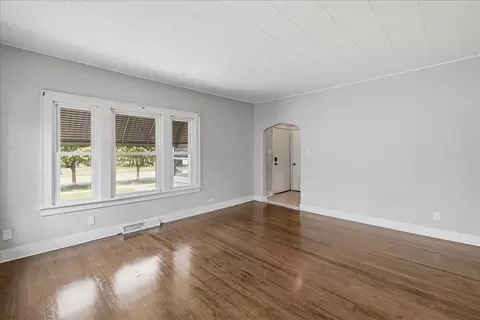 Living - 7327 Monroe Ave, Hammond, IN 46324 photo 2 of 4