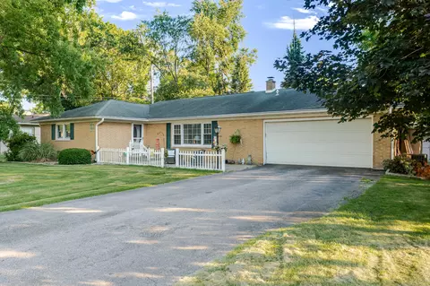 108 Edgewood Ct, La Porte, IN 46350