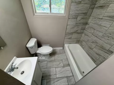 Bath - 4841 Kentucky St, Gary, IN 46409 photo 1 of 3