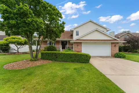 1507 Oak Leaf Dr, Crown Point, IN 46307