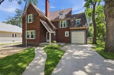 109 Elmwood Pl, Crown Point, IN 46307
