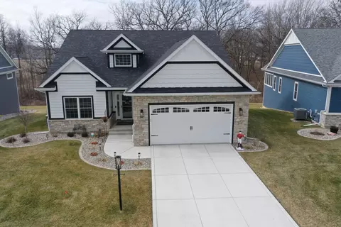 12662 Creekside Dr, Cedar Lake, IN 46303