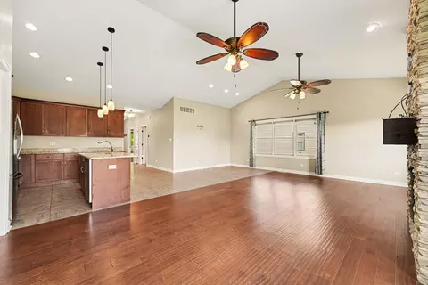 Living - 9354 W 107th Pl, Saint John, IN 46373 photo 4 of 5