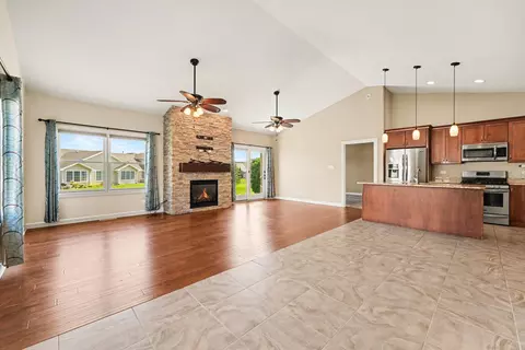 Living - 9354 W 107th Pl, Saint John, IN 46373 photo 2 of 5