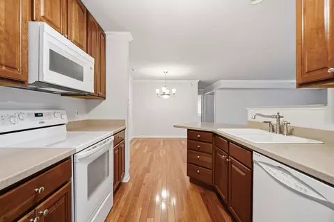 Kitchen - 1640 White Oak Cir #2B, Munster, IN 46321 photo 1 of 3