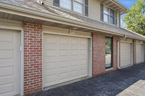 Exterior - 1640 White Oak Cir #2B, Munster, IN 46321 photo 5 of 6