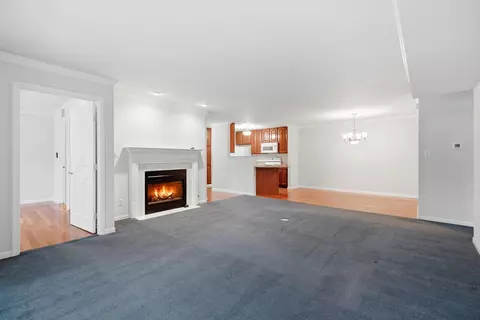 Living - 1640 White Oak Cir #2B, Munster, IN 46321 photo 1 of 3