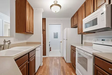 Kitchen - 1640 White Oak Cir #2B, Munster, IN 46321 photo 2 of 3