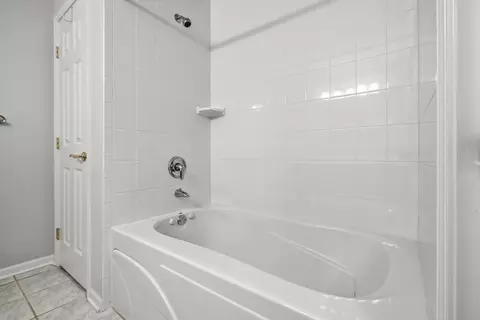 Bath - 1640 White Oak Cir #2B, Munster, IN 46321 photo 2 of 3