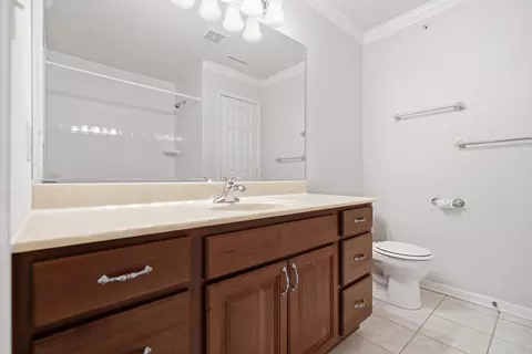 Bath - 1640 White Oak Cir #2B, Munster, IN 46321 photo 1 of 3