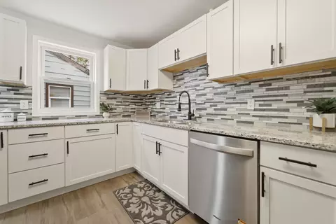 Kitchen - 4627 Richard Gordon Hatcher Blvd, Gary, IN 46408 photo 2 of 5