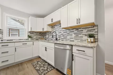 Kitchen - 4627 Richard Gordon Hatcher Blvd, Gary, IN 46408 photo 4 of 5