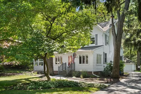 2913 Roslyn Trl, Long Beach, IN 46360