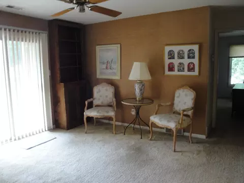 Living - 8805 Janeway Ct #K8, Munster, IN 46321 photo 4 of 5