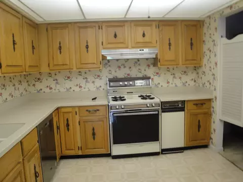Kitchen - 8805 Janeway Ct #K8, Munster, IN 46321 photo 2 of 2