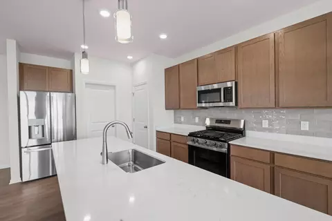 Kitchen - 3961 Reflection Pl, Valparaiso, IN 46385 photo 2 of 3