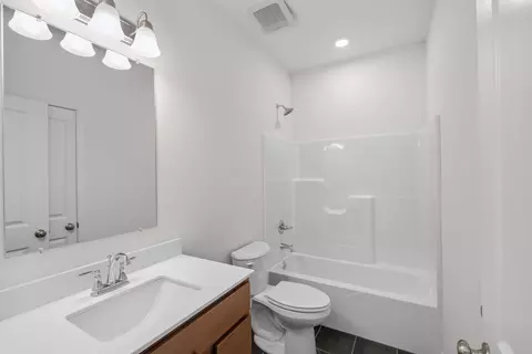 Bath - 3961 Reflection Pl, Valparaiso, IN 46385 photo 1 of 2