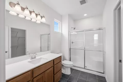 Bath - 3961 Reflection Pl, Valparaiso, IN 46385 photo 2 of 2