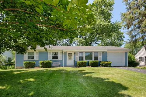 770 Fox River Rd, Valparaiso, IN 46385