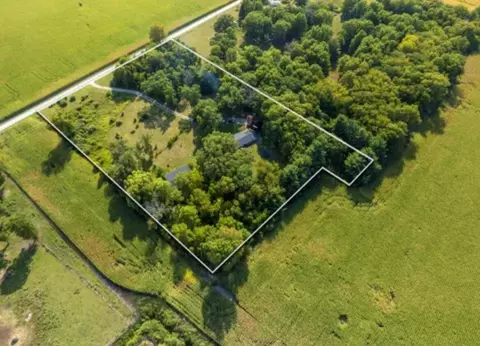 688 County Road 1100, Wolcott, IN 47995