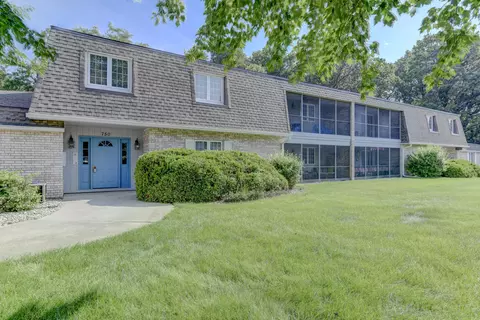 750 Hidden Oak Trl #2B, Hobart, IN 46342