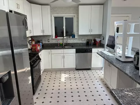 8141 Hickory Ave, Gary, IN 46403 photo 4