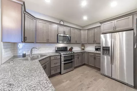 Kitchen - 9185 W 107th Pl, Saint John, IN 46373 photo 1 of 2