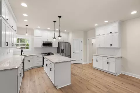 Kitchen - 1601 Elderberry St, De Motte, IN 46310 photo 4 of 5